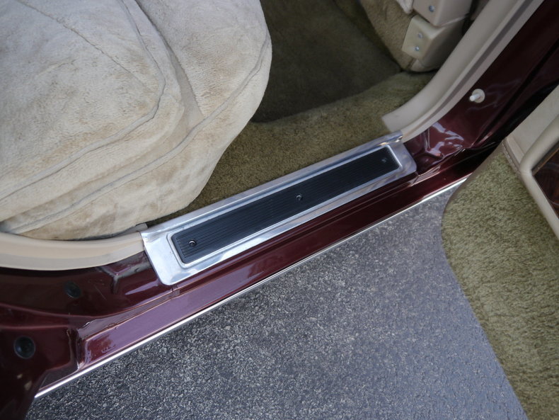 48998a4a9f8d8 low res 1979 lincoln town car