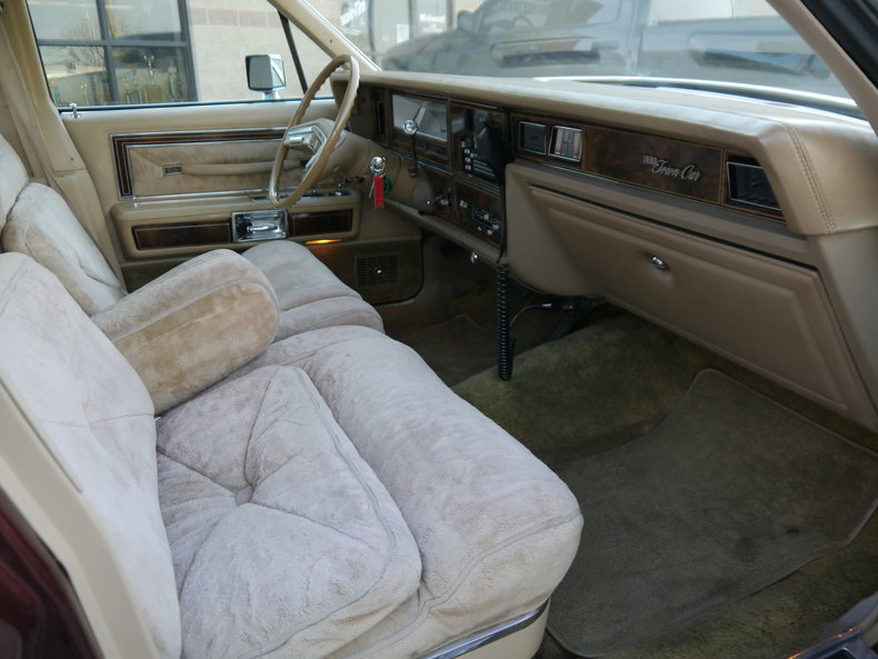 490046fb97e84 low res 1979 lincoln town car