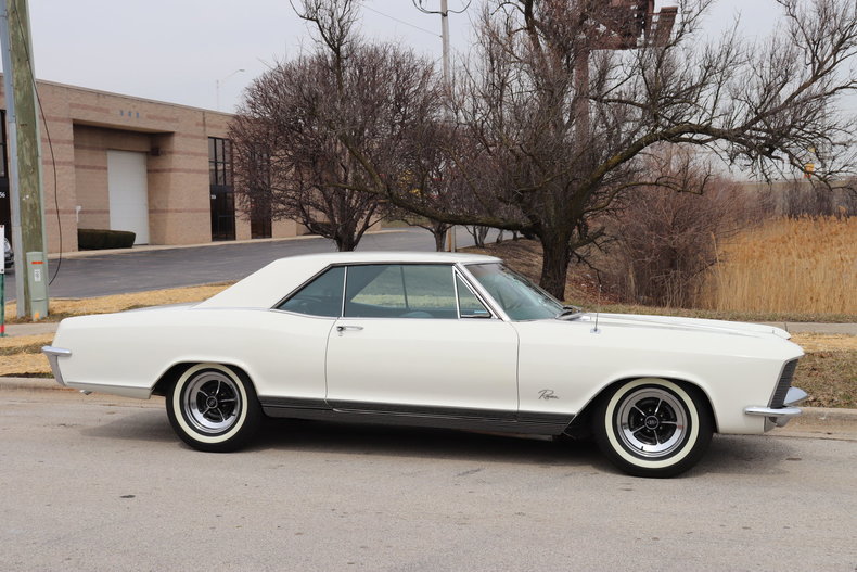507463c3a98b2 low res 1965 buick riviera