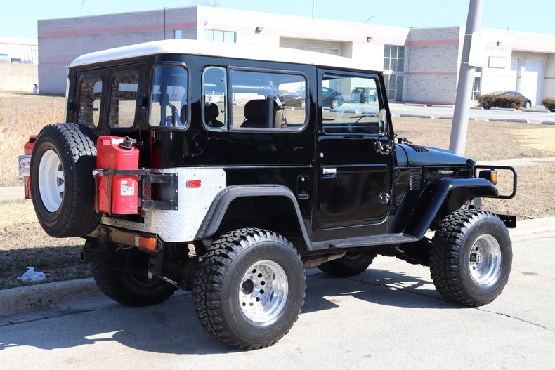 50560147b0f66 low res 1977 toyota land cruiser