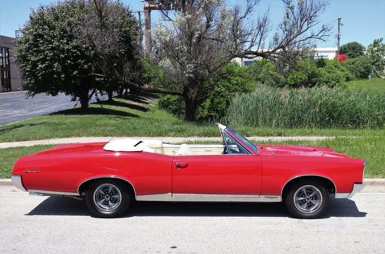 537696e9c4159 low res 1967 pontiac gto ho