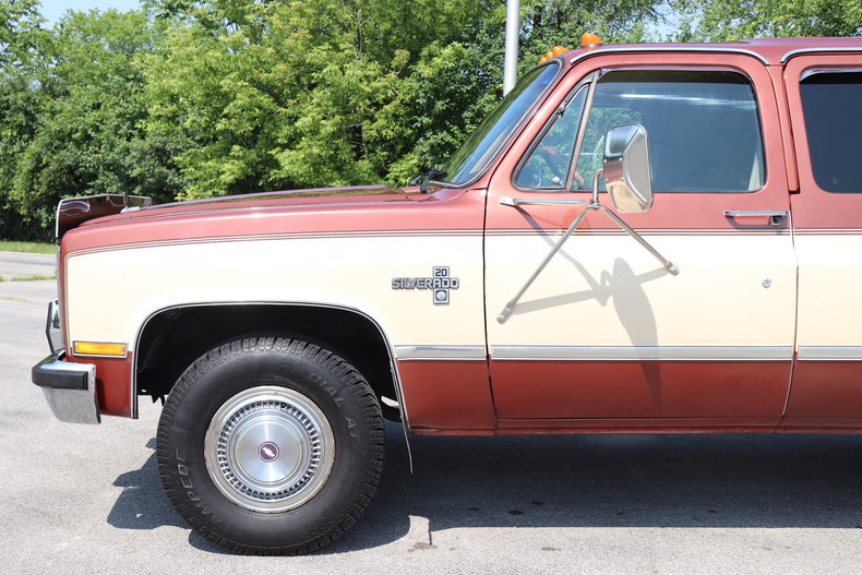 539719d7f87b4 low res 1986 chevrolet suburban