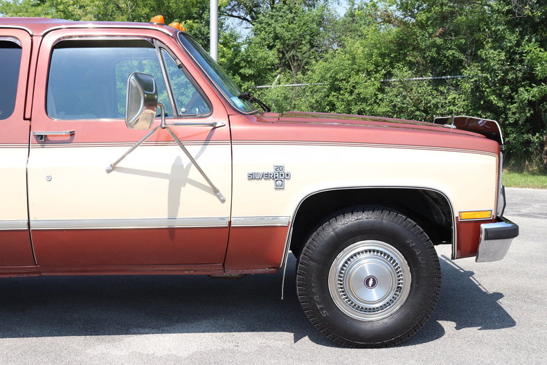 53992d91746a4 low res 1986 chevrolet suburban