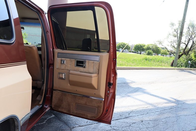 54028308c410e low res 1986 chevrolet suburban c20