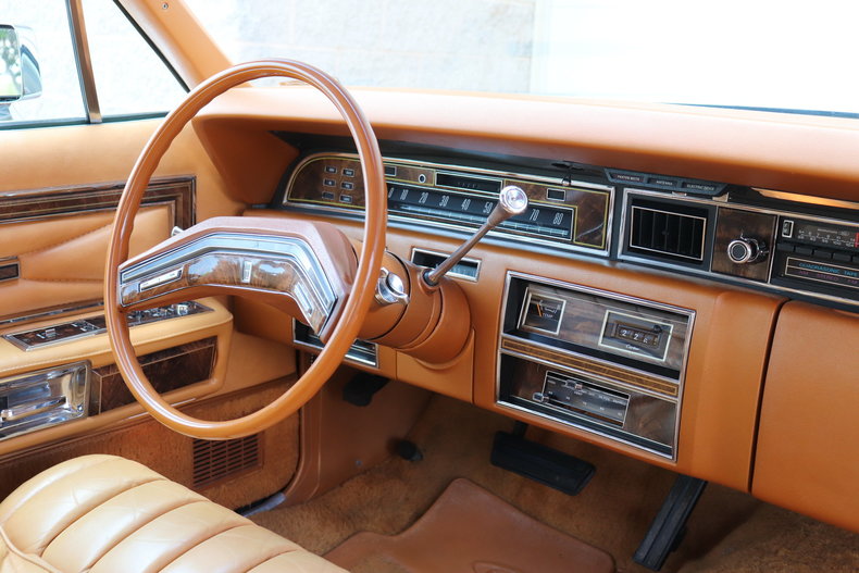 56382129beeba low res 1977 lincoln continental town coupe
