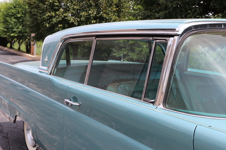 5518324f19c22 low res 1960 lincoln continental mark v