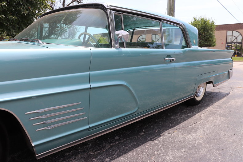 55211fbc89603 low res 1960 lincoln continental mark v