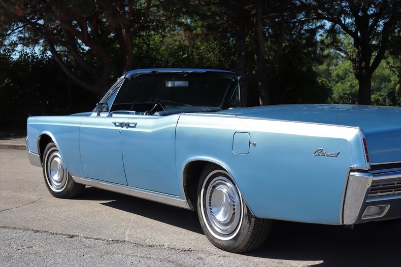 554241590e520 low res 1967 lincoln continental