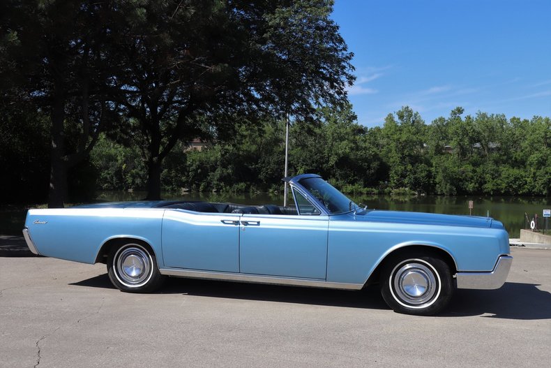 554521176a1c6 low res 1967 lincoln continental