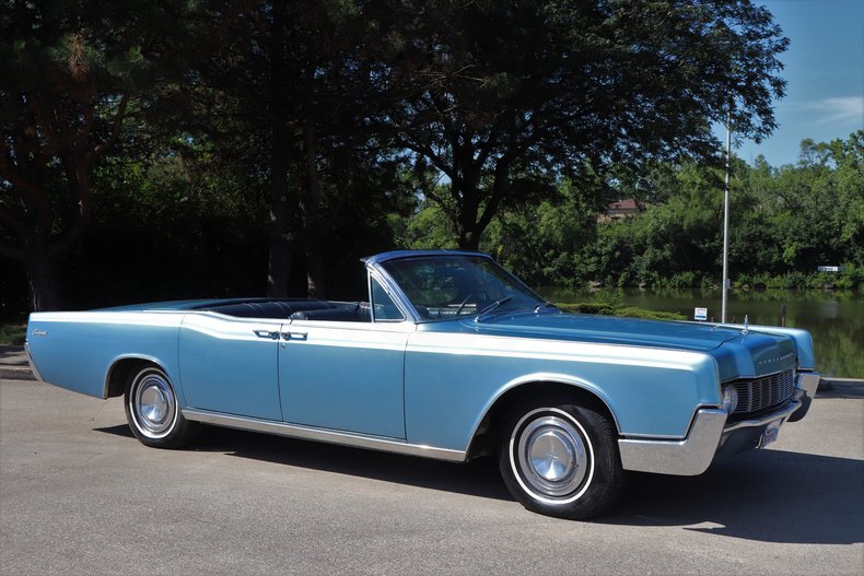 554542315b457 low res 1967 lincoln continental