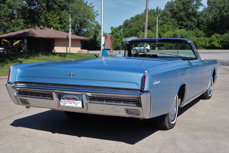5546395655618 low res 1967 lincoln continental