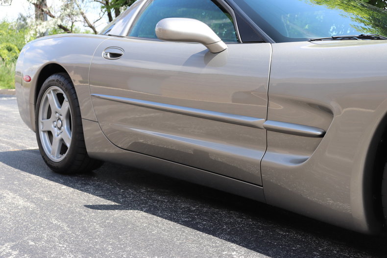 5656747591932 low res 1998 chevrolet corvette