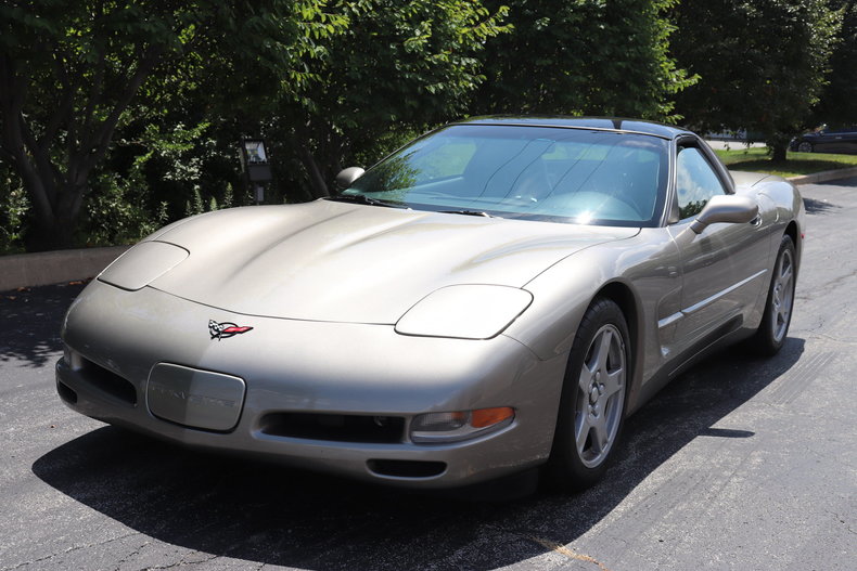 565927871e05e low res 1998 chevrolet corvette