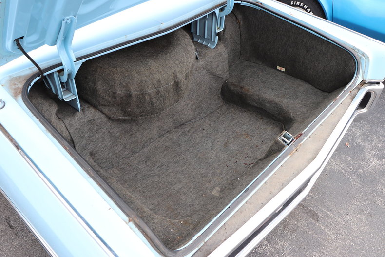 5678091e55c35 low res 1972 lincoln continental