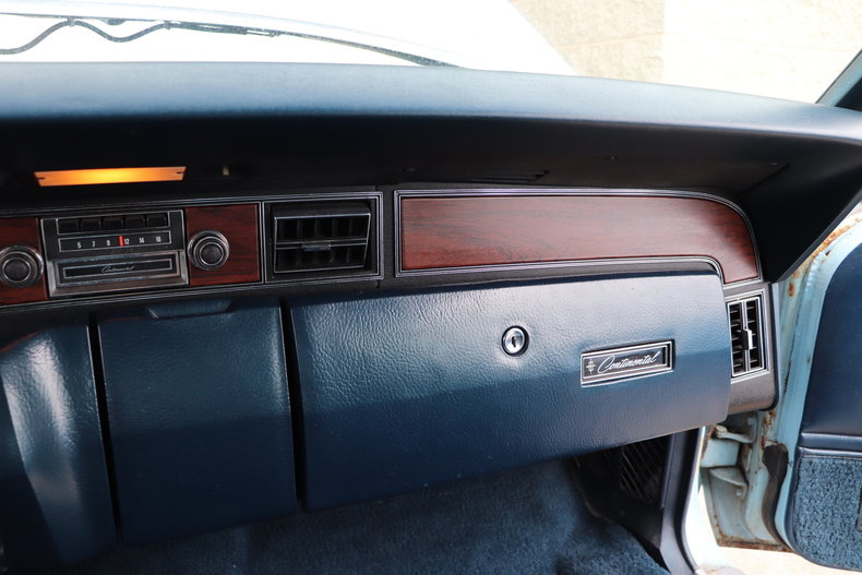 56784e41c3628 low res 1972 lincoln continental