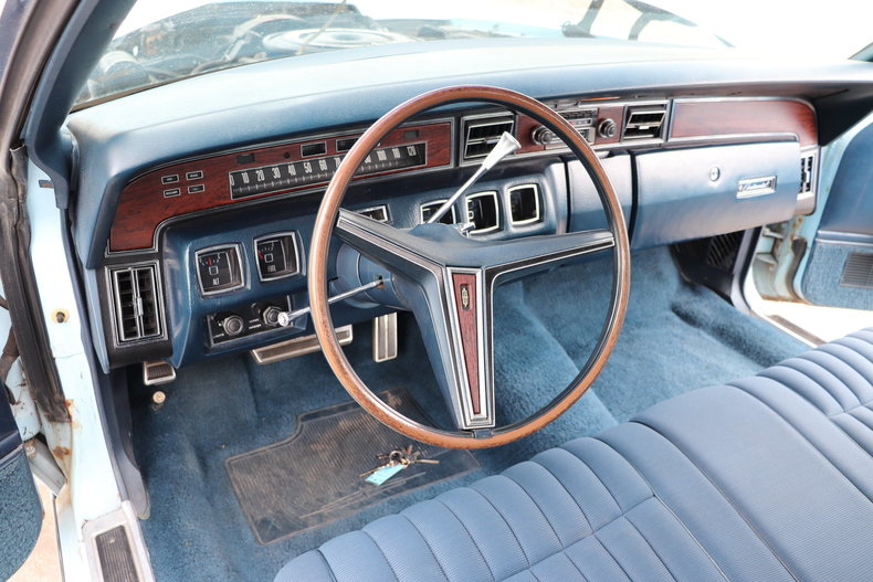 567959018587c low res 1972 lincoln continental
