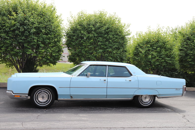56817f4126cb4 low res 1972 lincoln continental