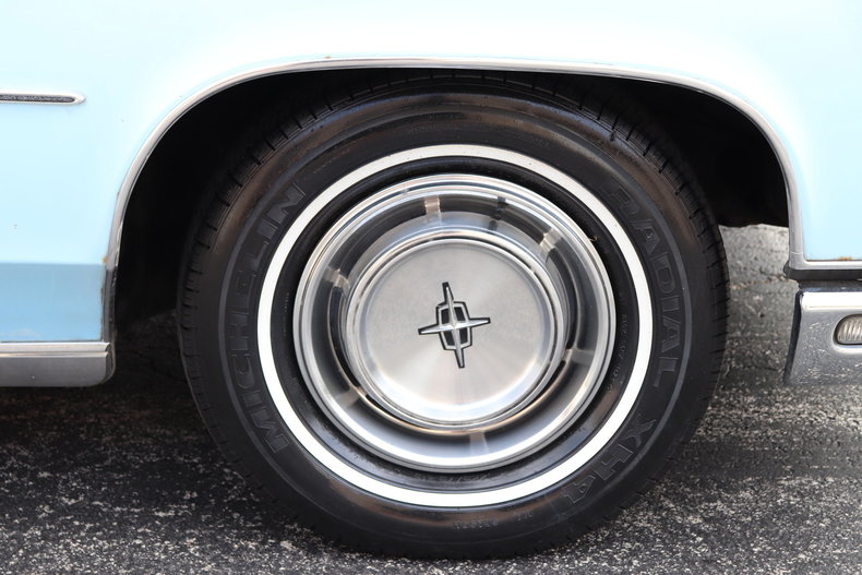 568274e9415a5 low res 1972 lincoln continental