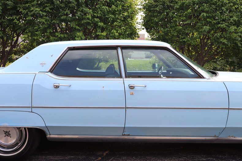 56833d862d499 low res 1972 lincoln continental
