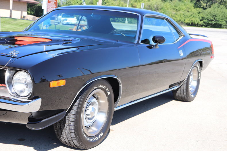 580031260f215 low res 1972 plymouth cuda