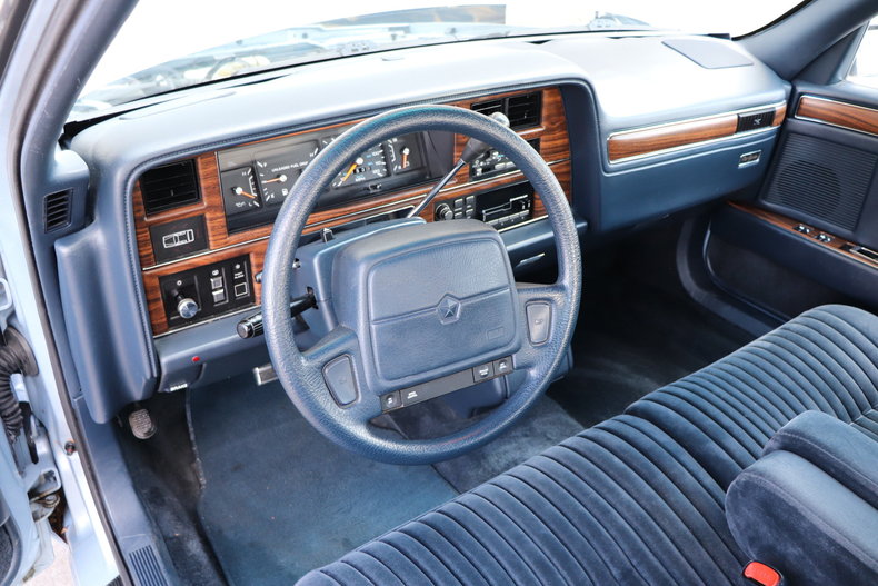 582816815037b low res 1992 chrysler new yorker