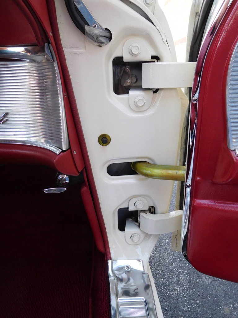 58536d4d51905 low res 1963 ford thunderbird