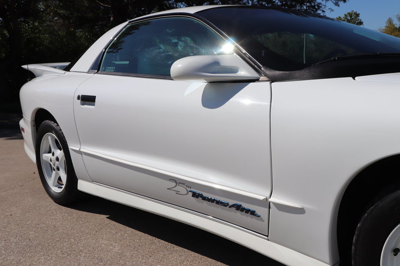 590122058a6a7 low res 1994 pontiac trans am