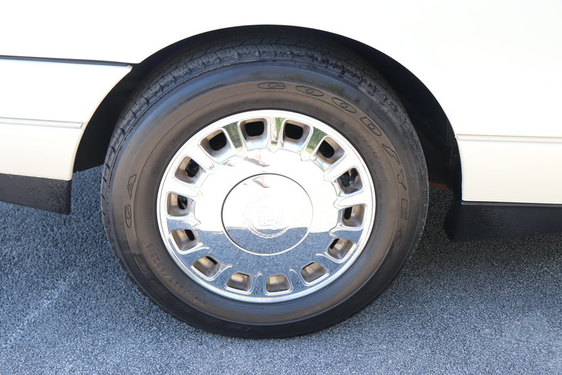 608094662ff15 low res 1993 cadillac allante