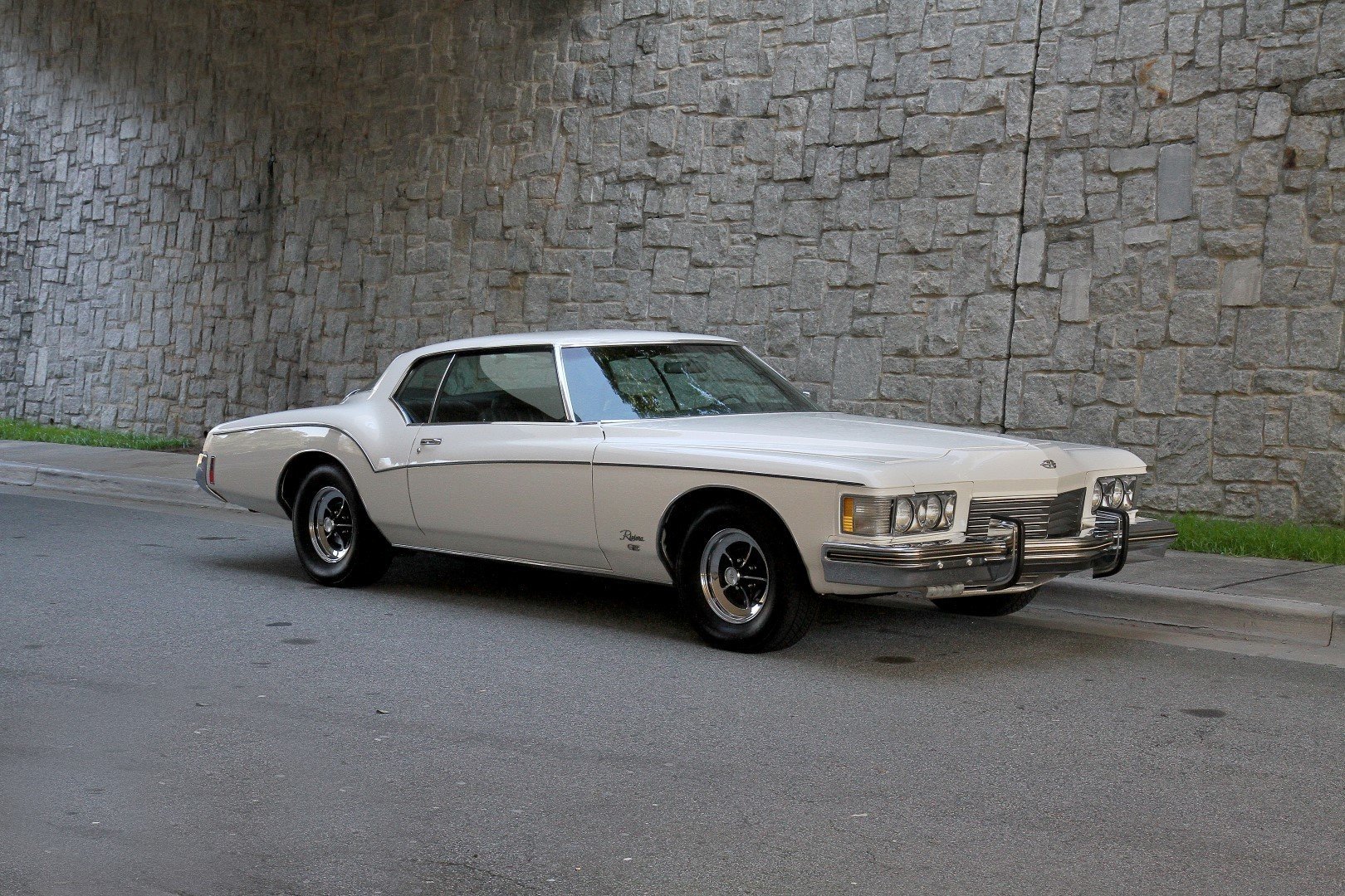 4376154509af hd 1973 buick riviera