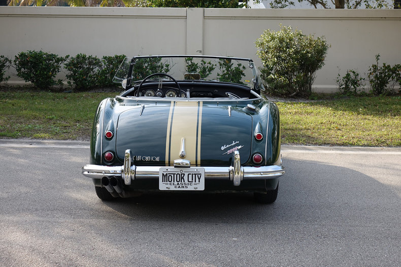 19465e9a3059 low res 1960 austin healey 3000
