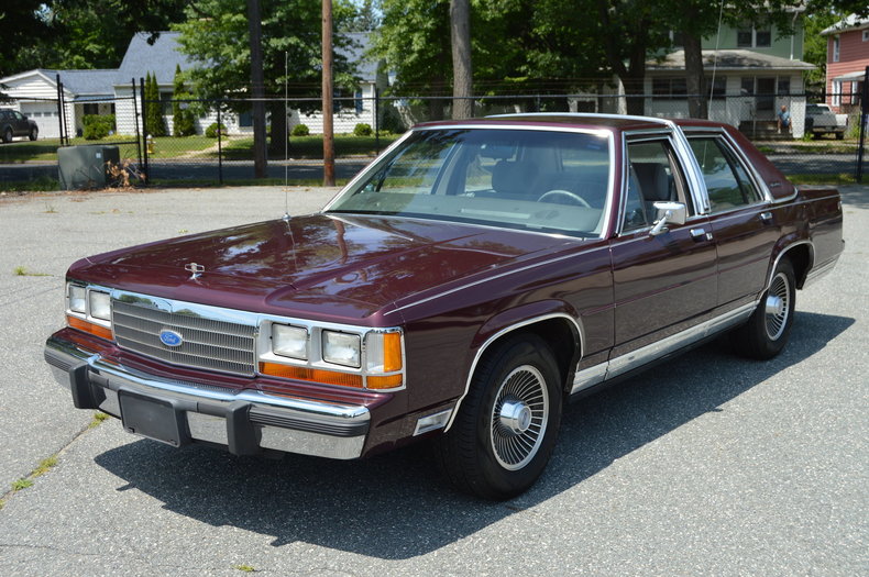 1989 Ford Crown Victoria