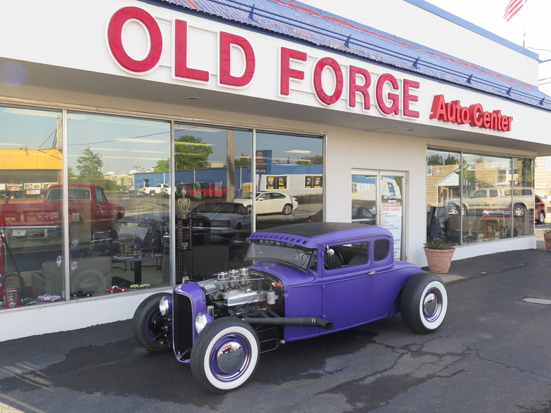 1930 Ford Model A - 5 window coupe