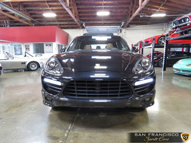 12474 2013porschecayennegts001