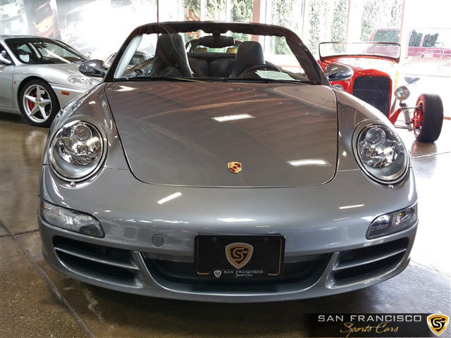 13718 2006porschecarrera001