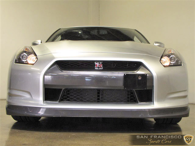 17973 2009nissangtrsilver001