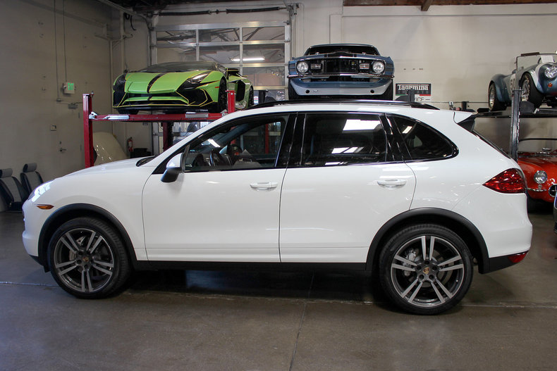 30858a750a810 low res 2013 porsche cayenne v8 s