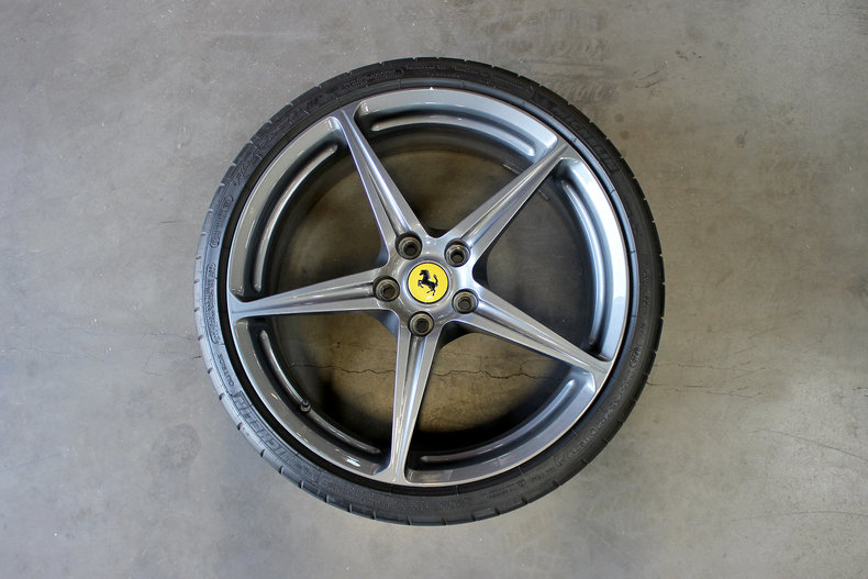 31376e3111825 low res ferrari wheels
