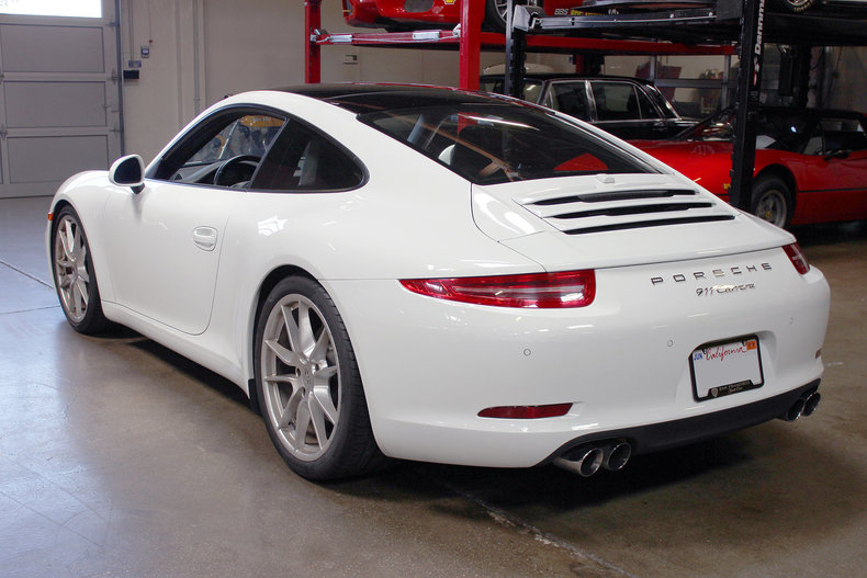 338940b2441fd low res 2015 porsche 911 carrera