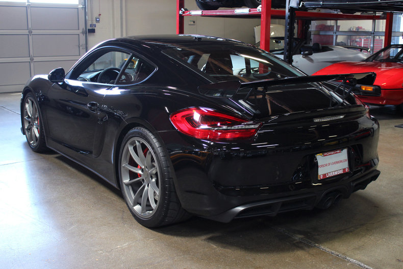 341720c97f2c8 low res 2016 porsche cayman gt4