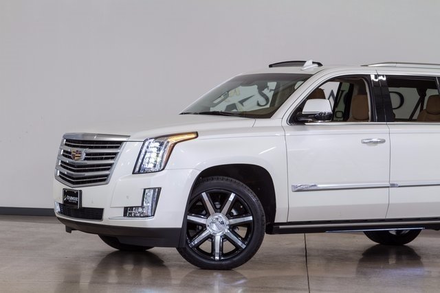 1182030edbd47 low res 2015 cadillac escalade esv platinum edition