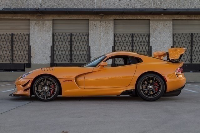 16313e8dbc002 low res 2016 dodge viper acr