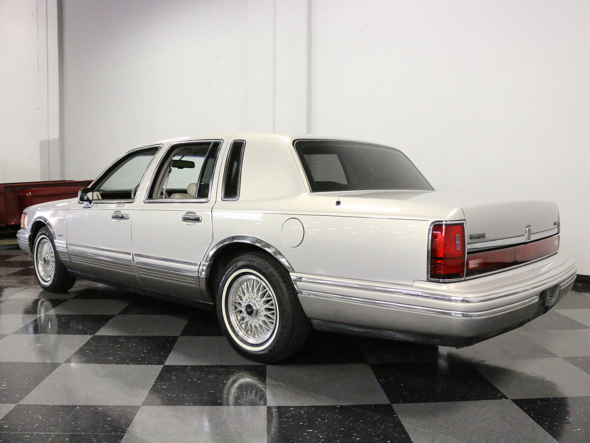 1992 Lincoln Town Car. Spincar view. Play Video. View 360
