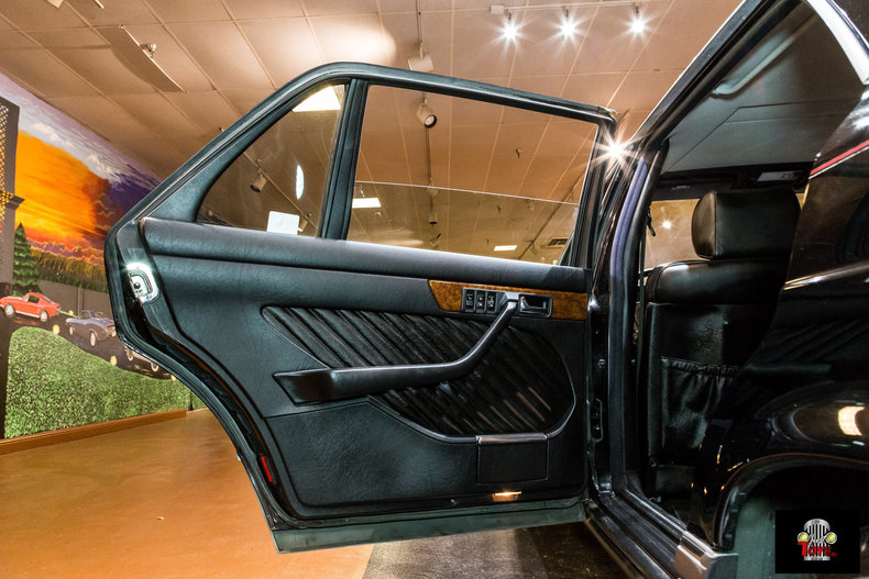 1990 Mercedes-Benz 560