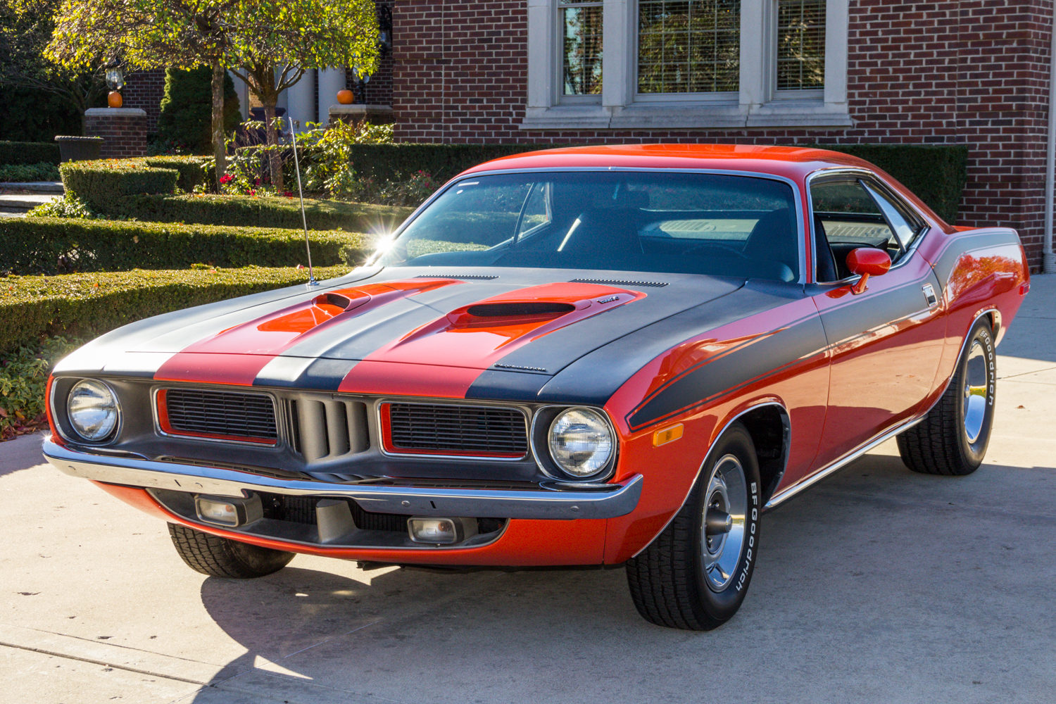 1972 Plymouth Cuda | Vanguard Motor Sales