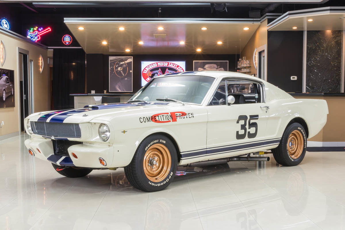 474770 f6ec718f471065 mustang white 12261