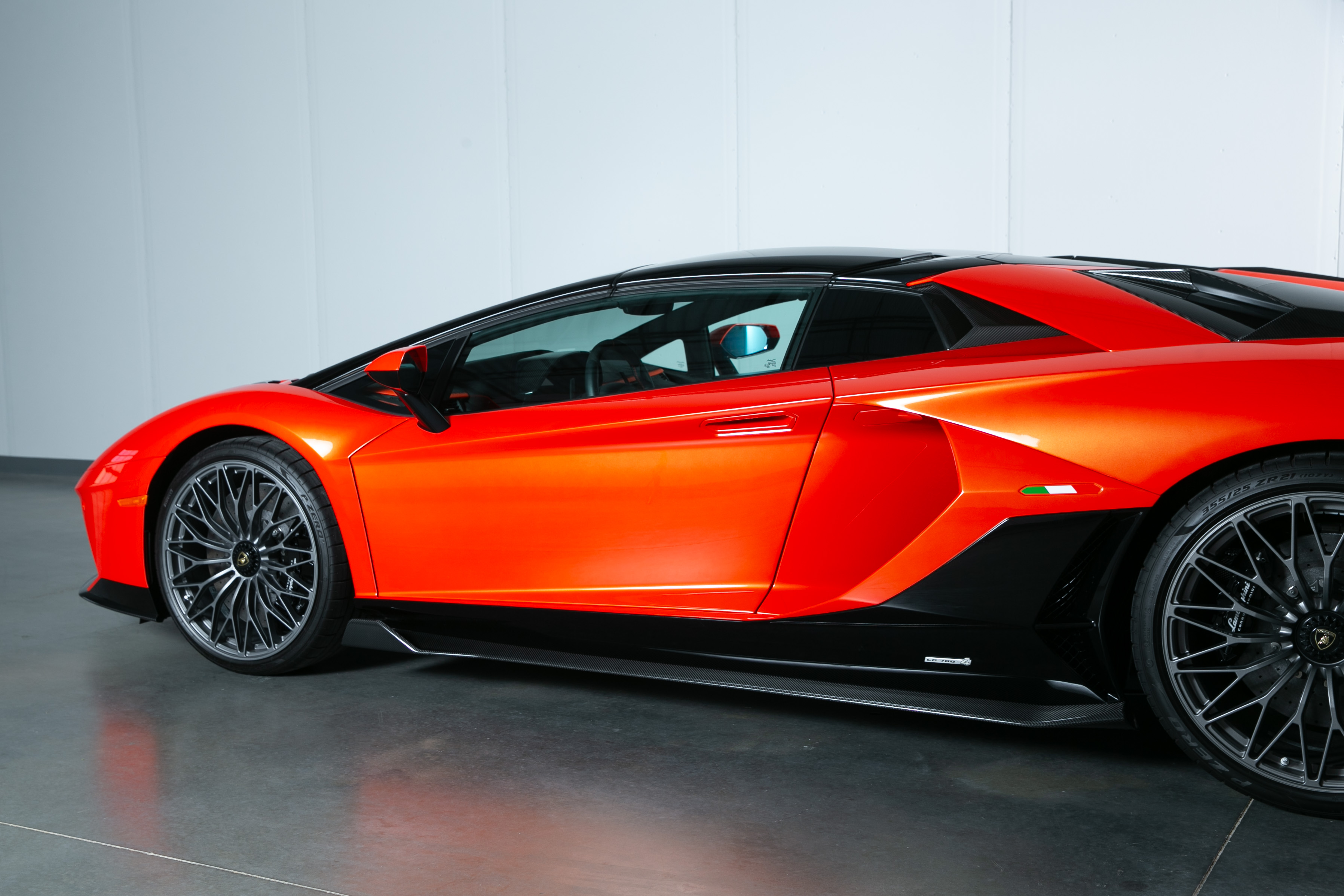 2022 Lamborghini  Aventador Roadster LP 780-4 - V Fine Motorcars