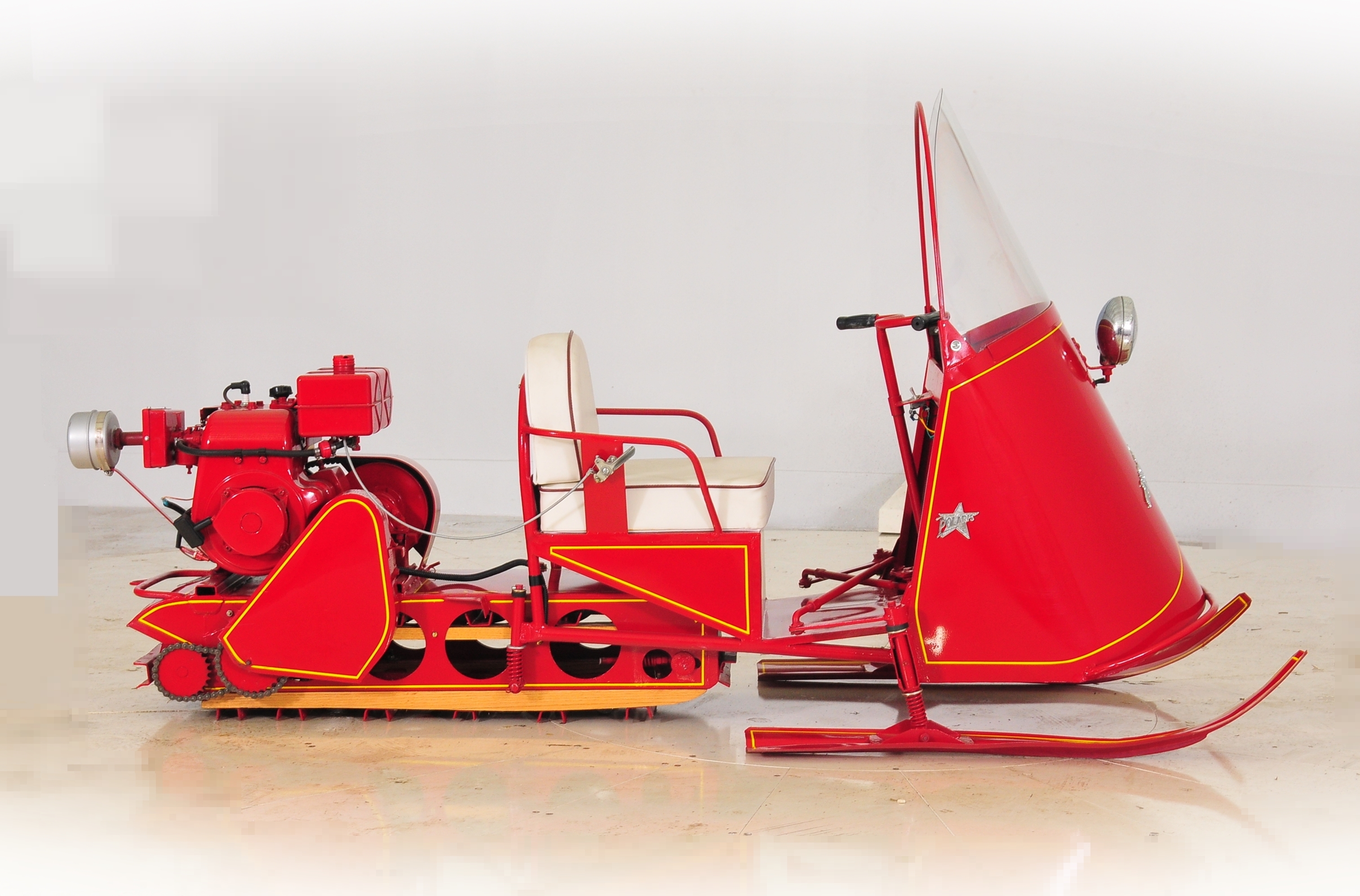 204641 snowmobile2 104x