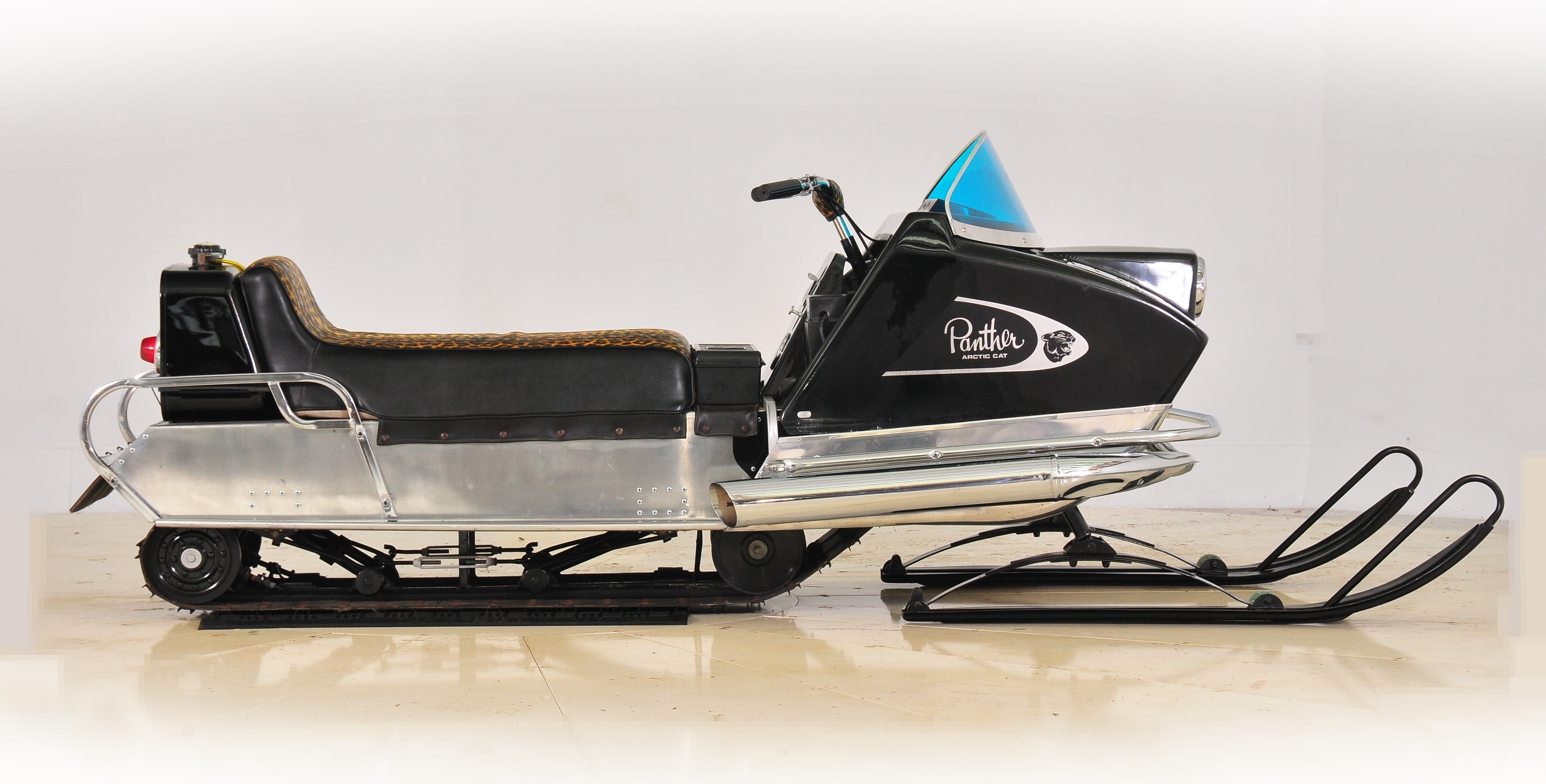 204728 snowmobile 079x