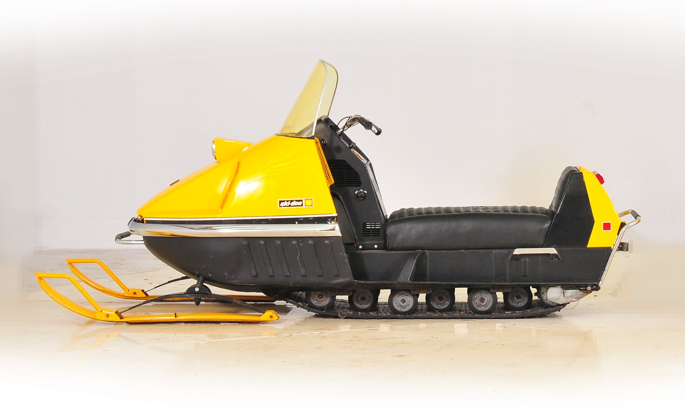 204730 snowmobile 369x2