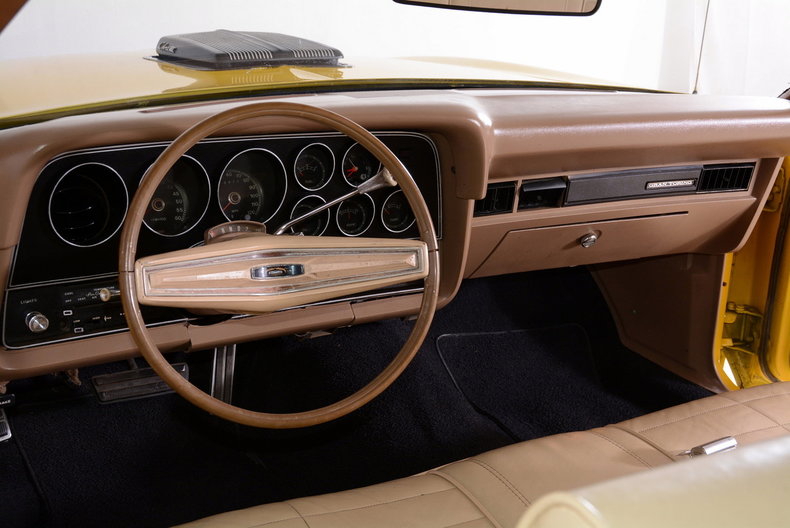 1973-ford-gran-torino-volo-auto-museum